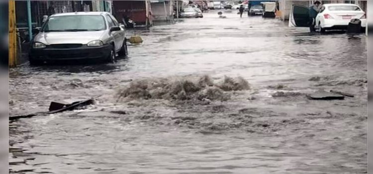 Lluvias torrenciales traen apagones, inundaciones y caos vial al Edomex