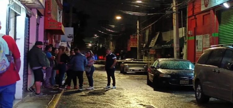 Tras balacera, asesinan a 2 personas en billar de Tlalnepantla