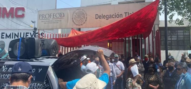 Realizan bloqueo Integrantes de ANUEE en Tlalnepantla