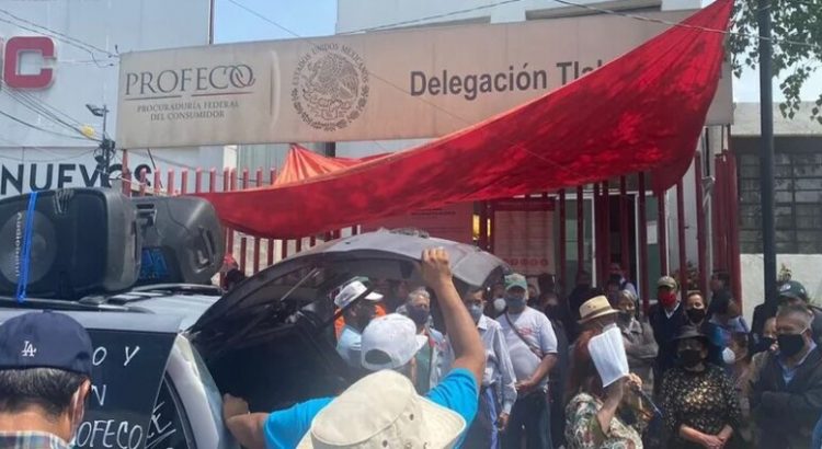 Realizan bloqueo Integrantes de ANUEE en Tlalnepantla