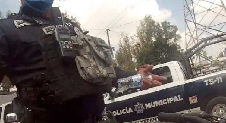Ciclista denuncia agresión y detención tras pedir ayuda a policías en Tlalnepantla