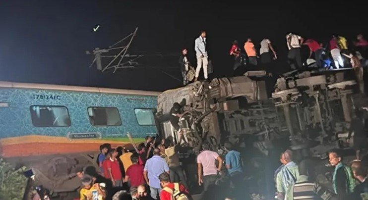 Suman 288 muertos y más de 850 heridos por trenazo en India Suman 288 muertos y más de 850 heridos por trenazo en India