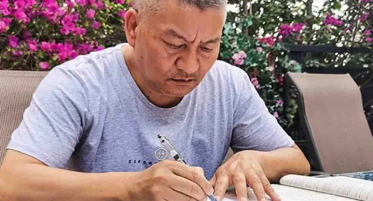 Lleva millonario 27 intentos para entrar a la universidad Lleva millonario 27 intentos para entrar a la universidad