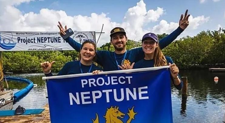 Pasó 100 días bajo el agua Pasó 100 días bajo el agua