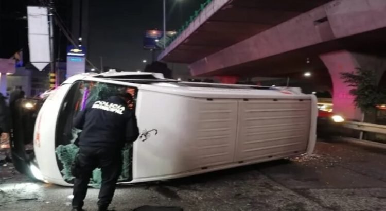 Volcadura de transporte público dejó 9 lesionados en Tlalnepantla