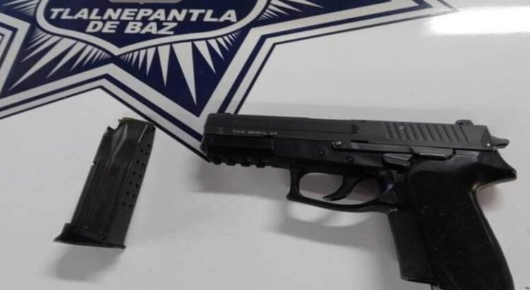 Tras larga persecución, detienen a una banda de roba-coches en Tlalnepantla