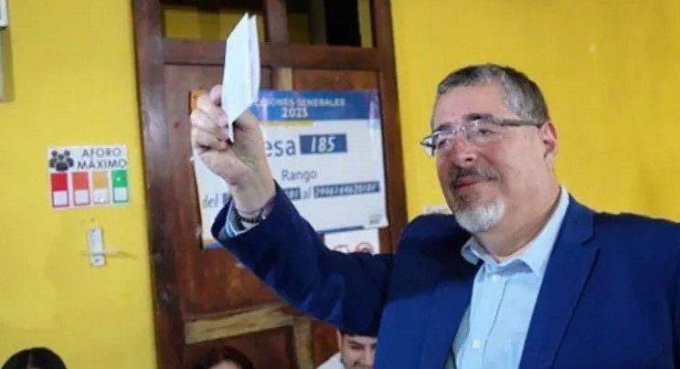 Gana Bernardo Arévalo la presidencia de Guatemala