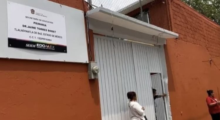Niña de 11 años queda en silla de ruedas tras inhalar solventes en escuela de Tlalnepantla