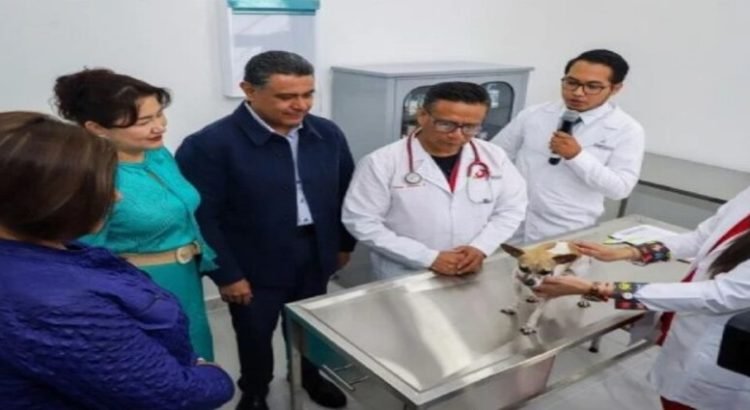 Inaugura en Tlalnepantla su segunda clínica veterinaria “huellitas”