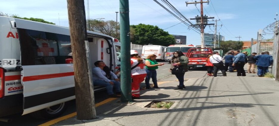 Derrame químico generó evacuación y 6 personas con problemas respiratorios en Tlalnepantla