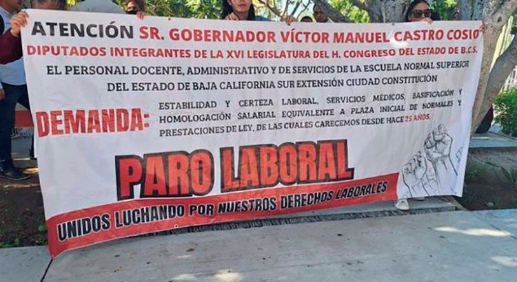 Se manifestaron en el Congreso trabajadores de la Normal Superior