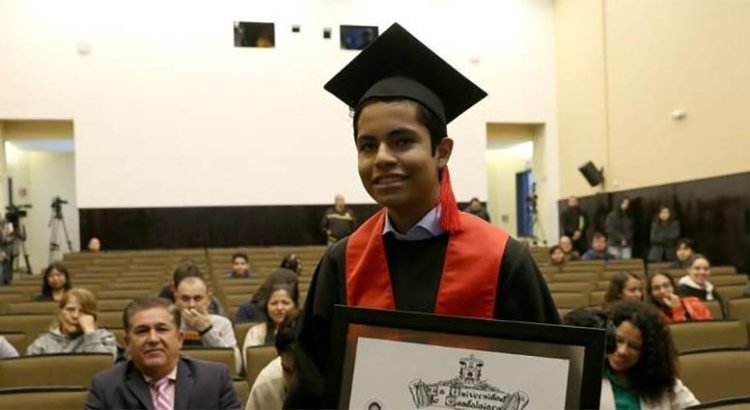 A sus 13 años ya es Químico Farmacobiólogo A sus 13 años ya es Químico Farmacobiólogo