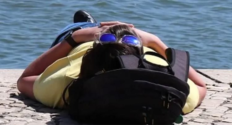 Ganó joven concurso de “hacer nada” Ganó joven concurso de “hacer nada”