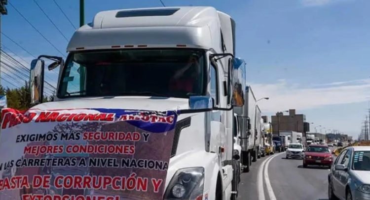 Amagan transportistas con nuevo paro nacional