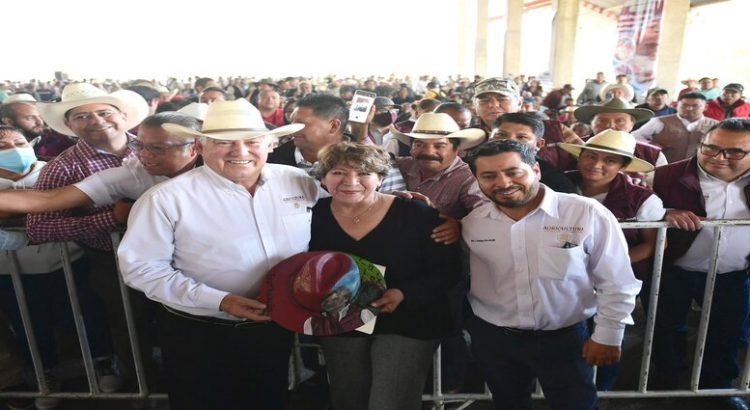 Entregan apoyos a más de 163,000 productores del campo en Edomex