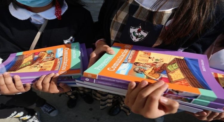 Aprueban el uso de libros de texto en el Edomex