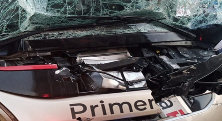 Autobús chocó contra un tráiler en Tlalnepantla; hay varios lesionados
