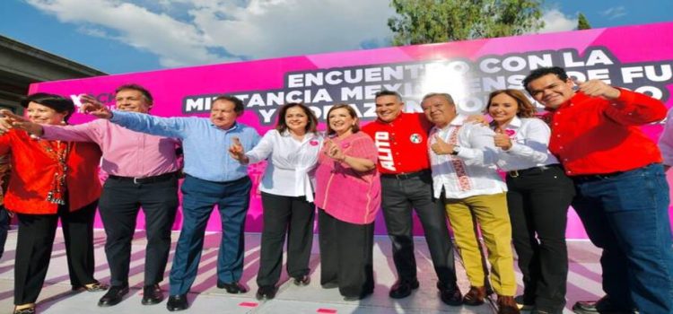Xóchitl Gálvez fue bien recibida por ex-gobernadores en Tlalnepantla