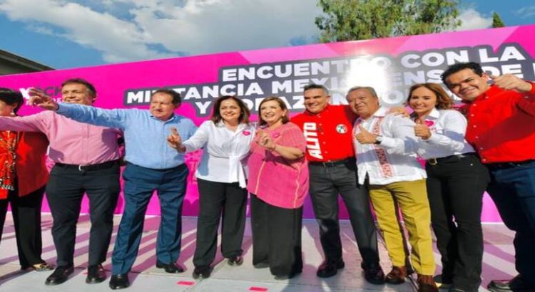 Xóchitl Gálvez fue bien recibida por ex-gobernadores en Tlalnepantla