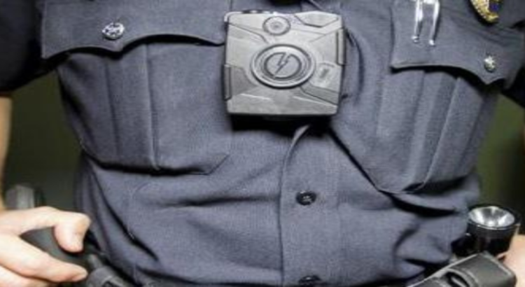 Contemplan en Edomex la posibilidad de que policías de tránsito porten cámaras en uniforme