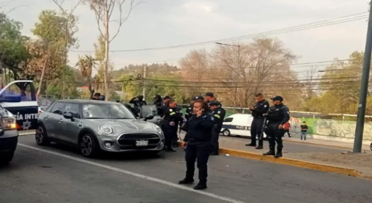 Balean a conductor mientras transitaba por Tlalnepantla