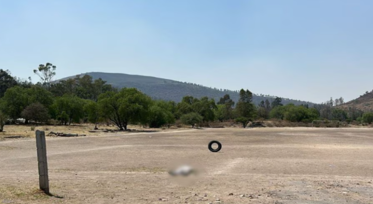 Encuentran cuerpo de una persona en campo de fútbol llanero de Tlalnepantla