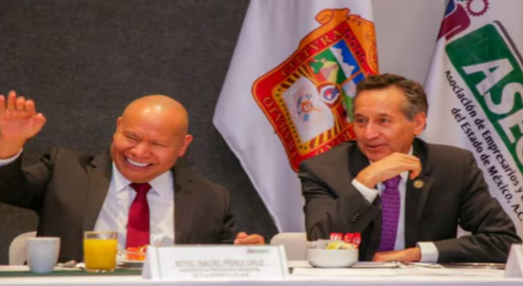 Raciel Pérez Cruz solicita debate ante los empresarios de Tlalnepantla