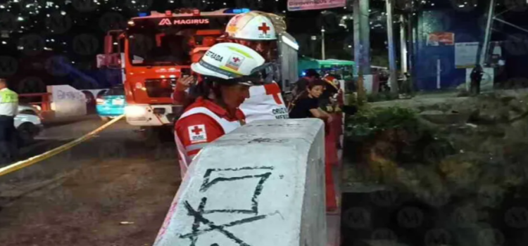 Automovilista murió tras caer a canal de aguas negras en Tlalnepantla