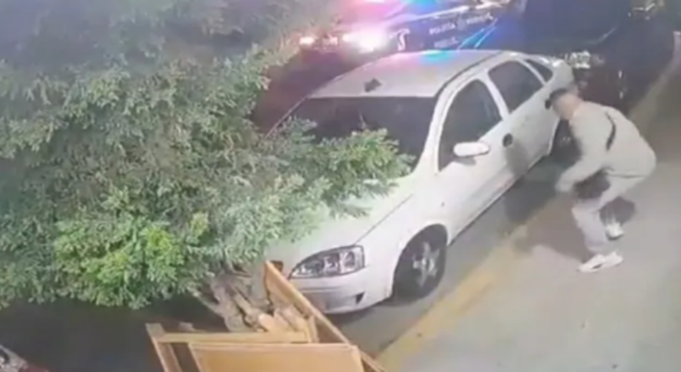 Detienen a sujeto por presuntamente victimar a un conductor para robarle su auto en Tlalnepantla