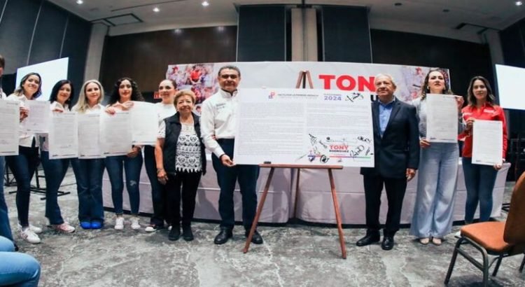 Antonio Rodríguez firma pacto por la primera infancia en Tlalnepantla