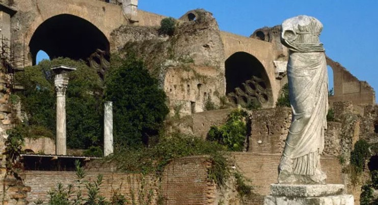 Descubren restos humanos y joyas en Pompeya