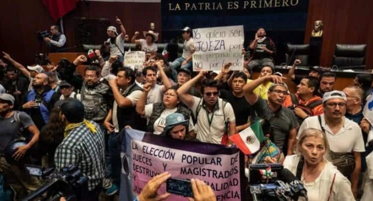 «La reforma va»: el Senado avala elección popular de jueces en medio de protestas