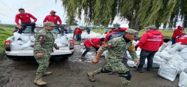 Retiran tapón de basura de 150 metros del Río Lerma en Edomex