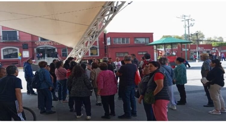 Pobladores reportan agua contaminada en Los Reyes, Tlalnepantla