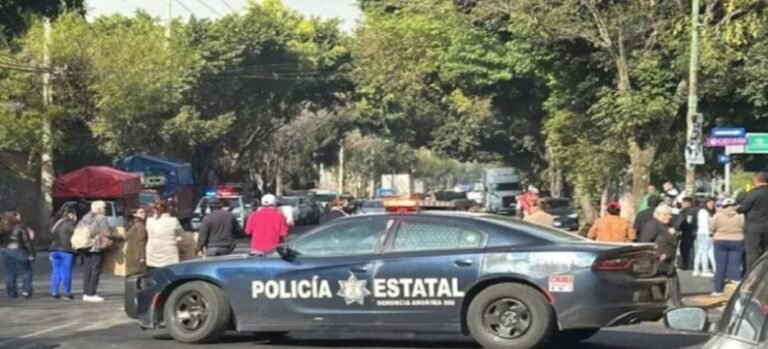 De nueva cuenta, vecinos de Tlalnepantla cierran vialidades por falta de agua