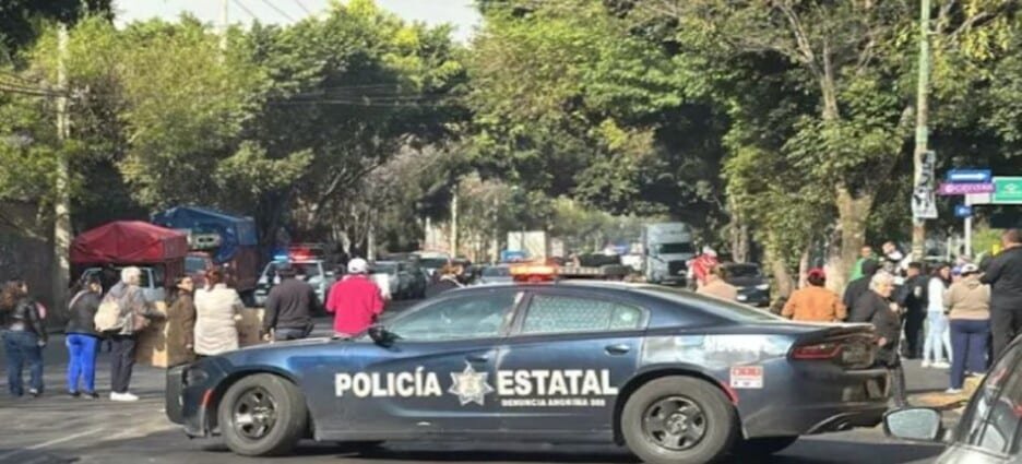 De nueva cuenta, vecinos de Tlalnepantla cierran vialidades por falta de agua