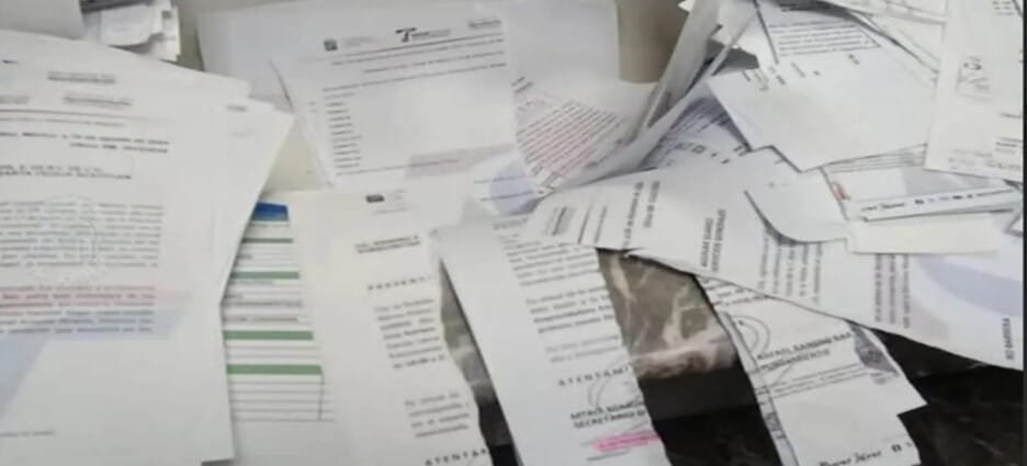 Inician en Tlalnepantla denuncia contra empleadas que destruían documentos del Ayuntamiento