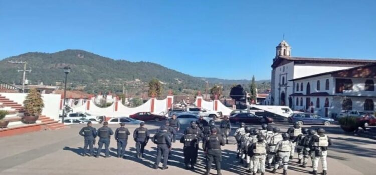 Despliegan a elementos de seguridad en Amanalco, Edomex