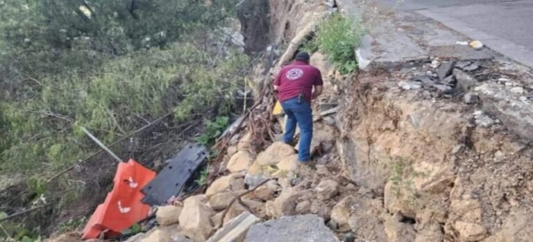 Reportan derrumbes en inmediaciones de la avenida Jesús Reyes Heroles en Tlalnepantla