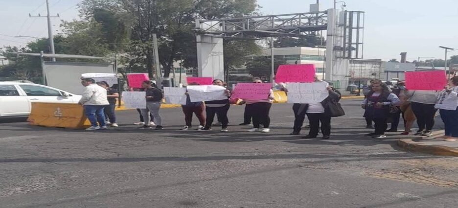 Trabajadores del DIF protestan por despidos injustificados en Tlalnepantla