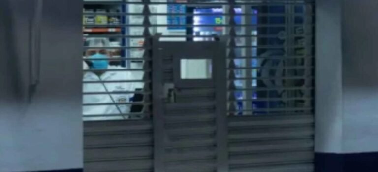 Hombre falleció esperando consulta en una farmacia de Tlalnepantla