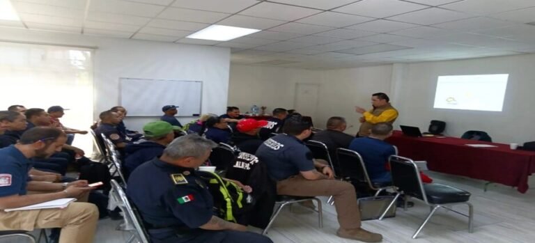 Personal de Protección Civil se capacita en el combate a incendios forestales en Tlalnepantla