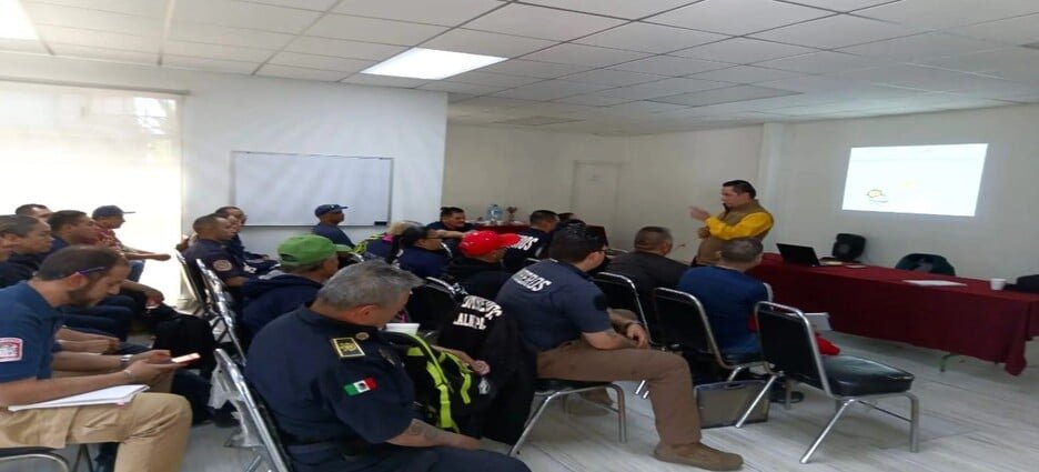Personal de Protección Civil se capacita en el combate a incendios forestales en Tlalnepantla