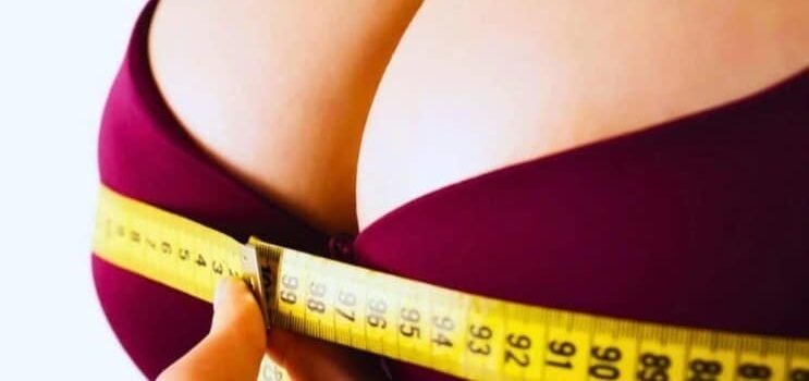 Le crecieron los pechos tras recibir vacuna contra COVID-19