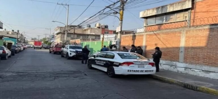 Bomberos mantienen vigilancia tras derrame de químicos en Tlalnepantla
