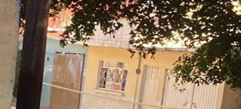 Encuentran cuerpo embolsado afuera de una casa en Tlalnepantla