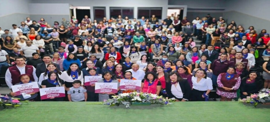 Entregan apoyos económicos a mujeres víctimas de violencia en Tlalnepantla