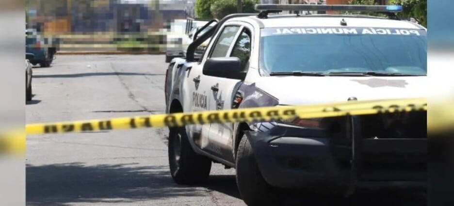 Encuentran a un hombre sin vida dentro de un auto en calles de Tlalnepantla