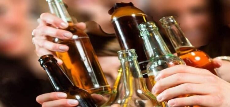 Proponen “Pulsera Centinela” para detectar bebidas adulteradas en bares de Edomex