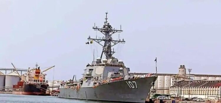 Atraca destructor estadounidense en el puerto de Veracruz